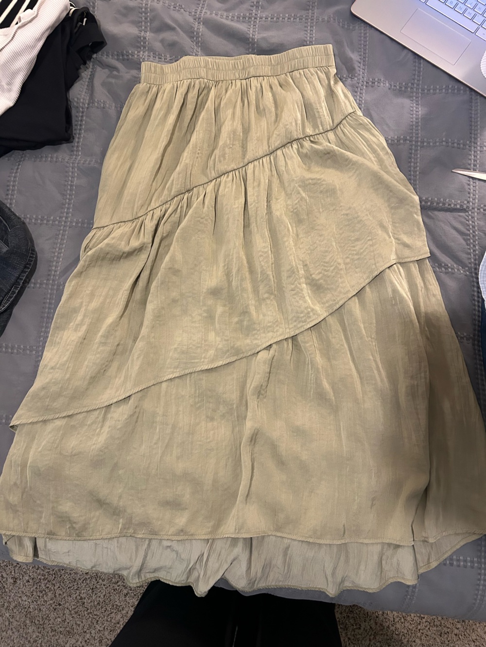 (FREE when bundled) Cute green skirt